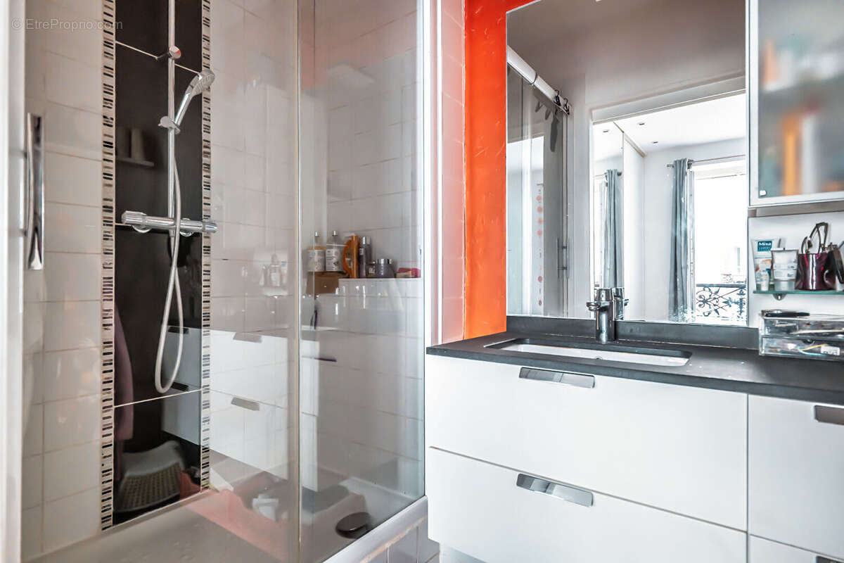 Appartement à PARIS-17E