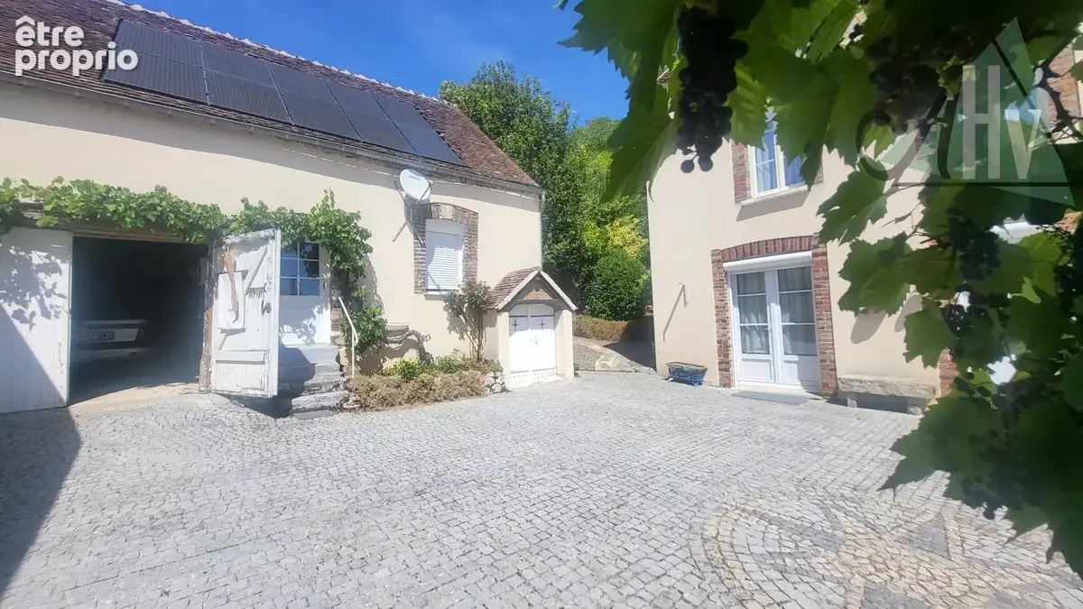 Maison ancienne de caractère avec dépendances et terrain clos - PAILLY - photo 2