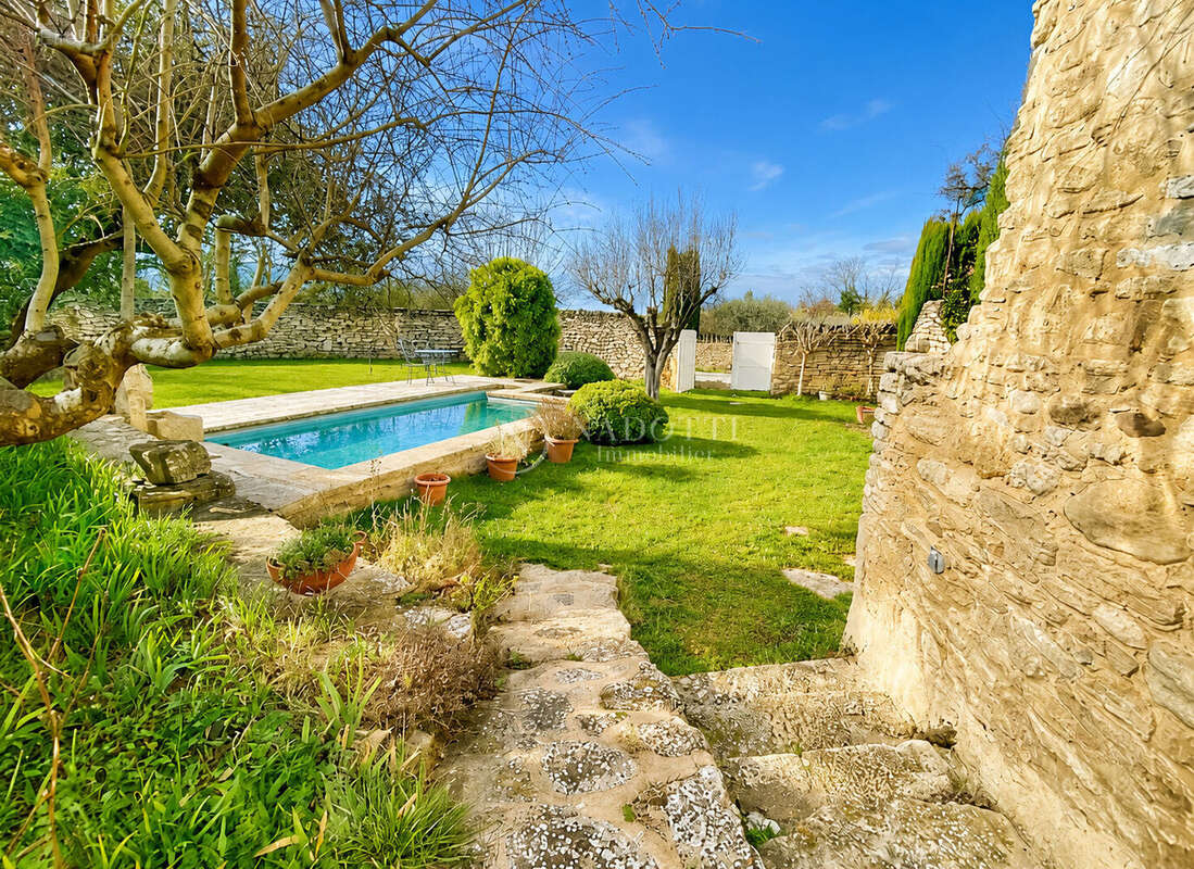 Mas  à Gordes, dans un hameau à proximité de toutes les commodités - photo 2