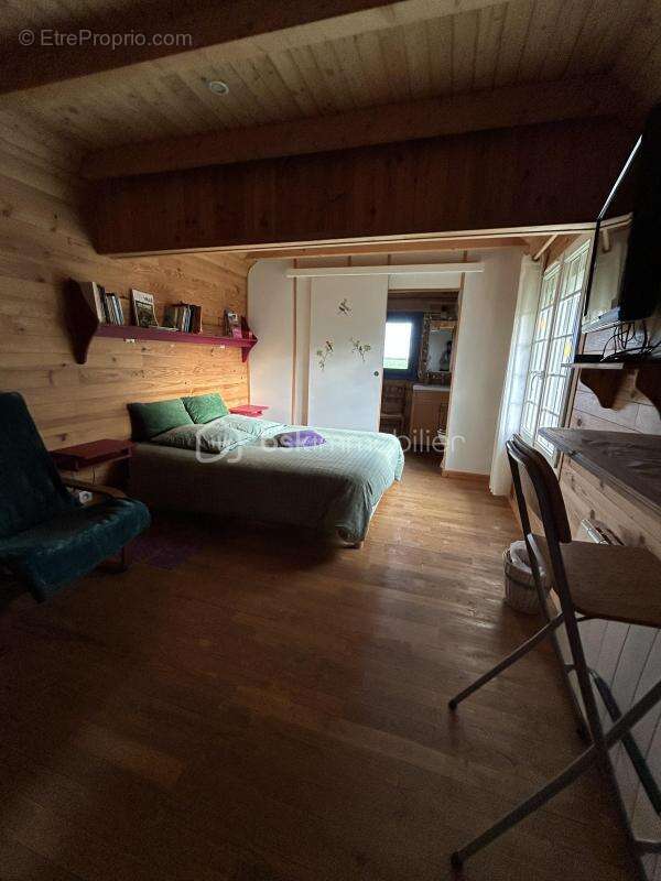 Maison à CHARONVILLE