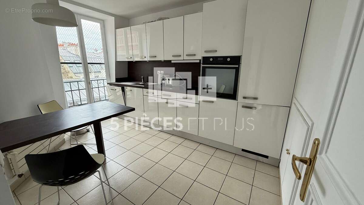 Appartement à PARIS-8E