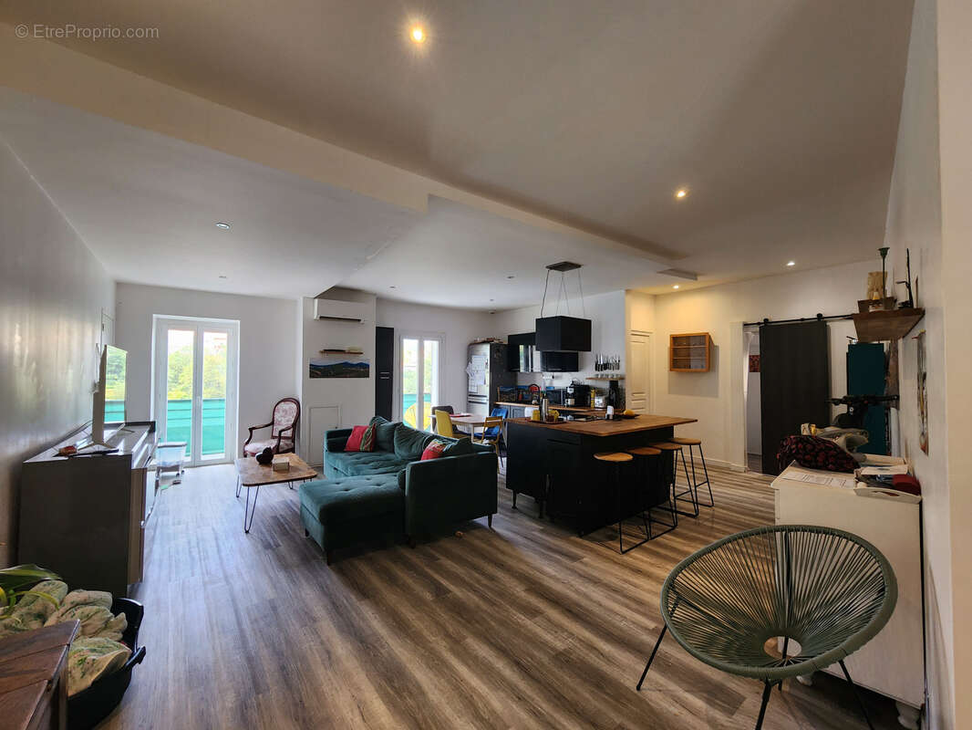 Centre ville: appartement 70m2 renove au rdc, 1 chambre, terrasse et cave - photo 5