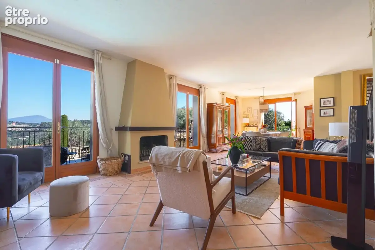 Villa d'Exception à Vence : Vue Spectaculaire, Calme Absolu et Proximité Idéale - photo 5