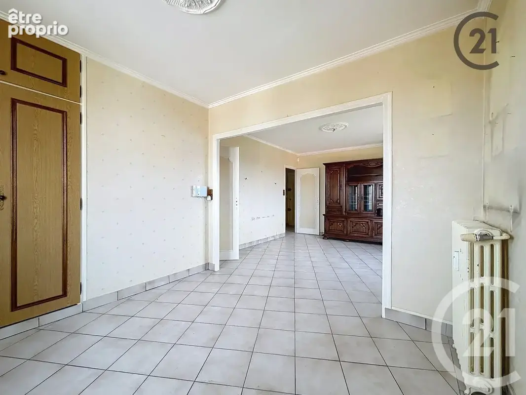 Appartement 4 pièces 59 m² à vendre à La Chapelle-Saint-Luc (10600) - photo 3