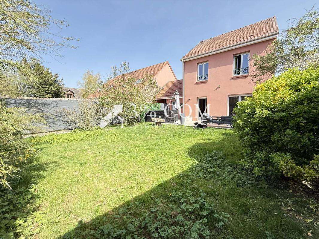 Maison à OSTRICOURT