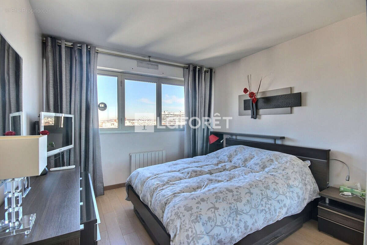 Appartement à COURBEVOIE