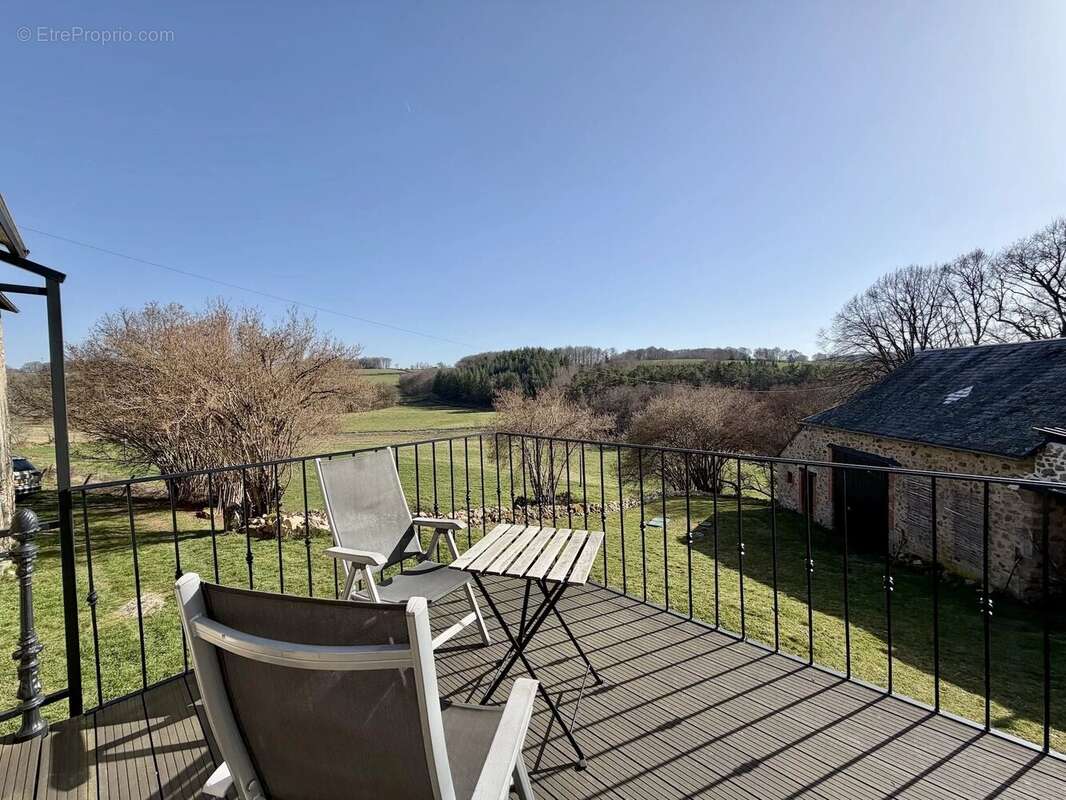 Maison à MONTSAUCHE-LES-SETTONS