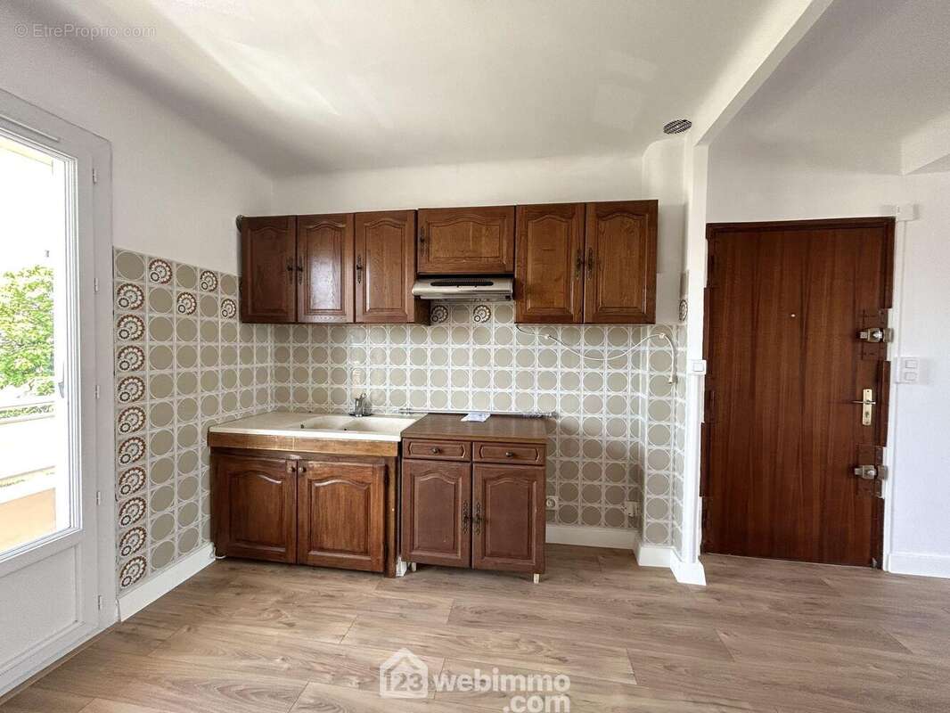 Cuisine avec balcon n°2 de 3 m2 - Appartement à BIGUGLIA