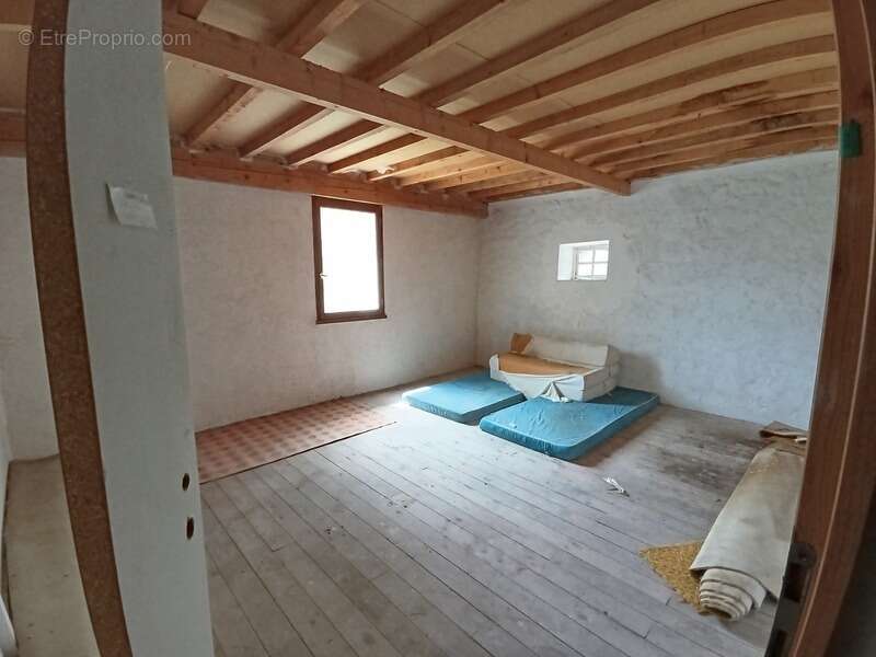 Appartement à FIX-SAINT-GENEYS