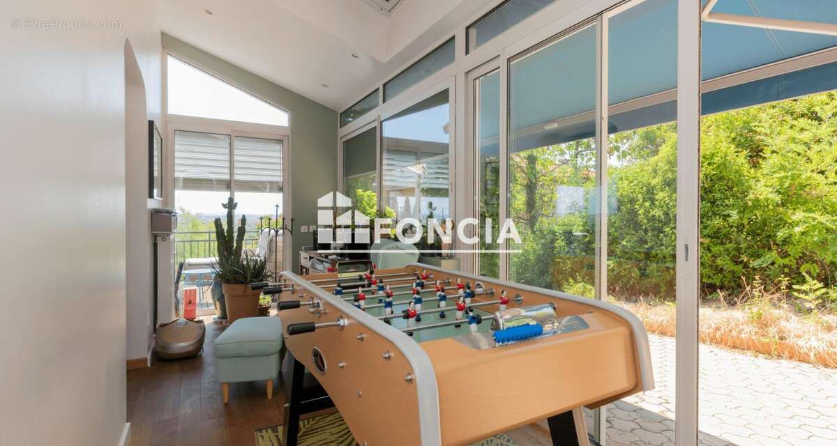 CRÉPIEUX-LA-PAPE – Maison d'architecte 160 m² climatisée avec piscine et vue panoramique - photo 8
