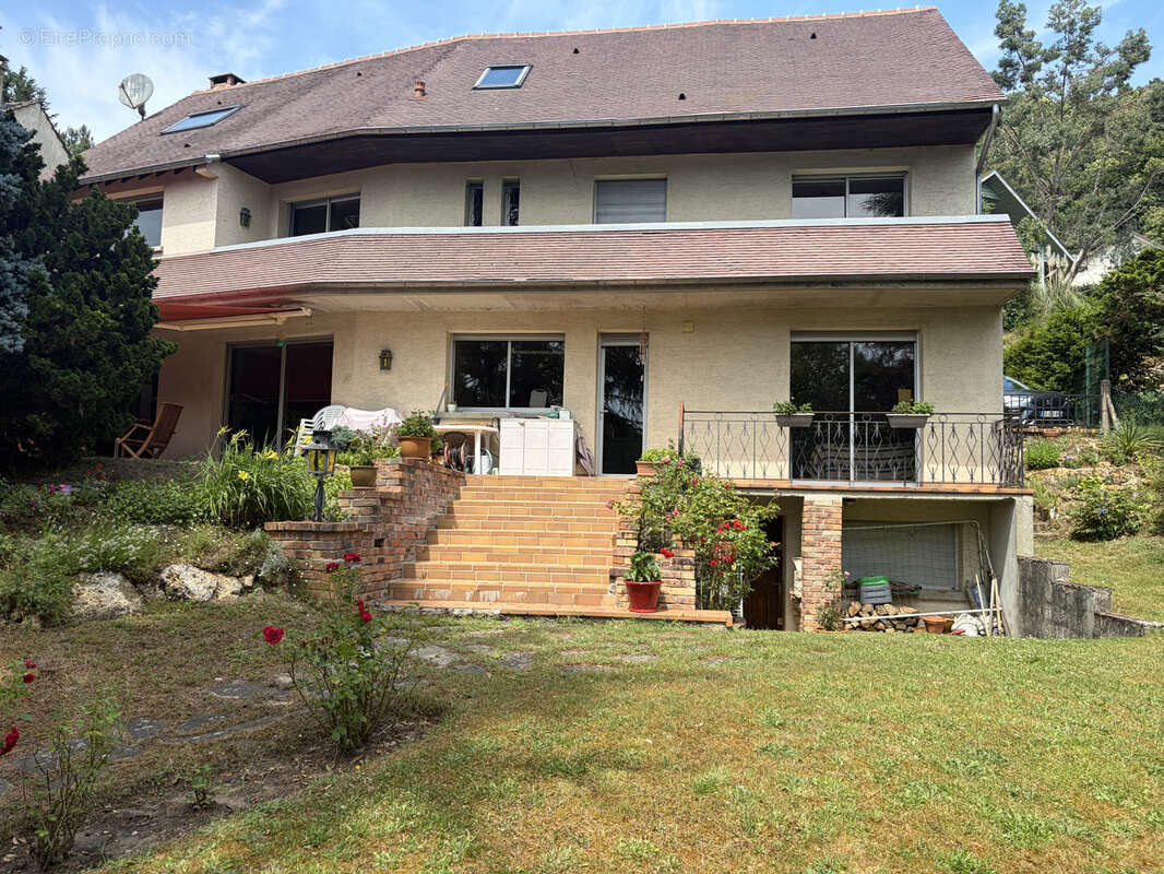Maison 211 m² à Chevreuse  - photo 3