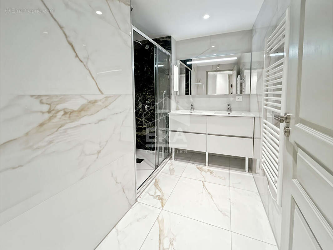 Appartement à MARSEILLE-1E