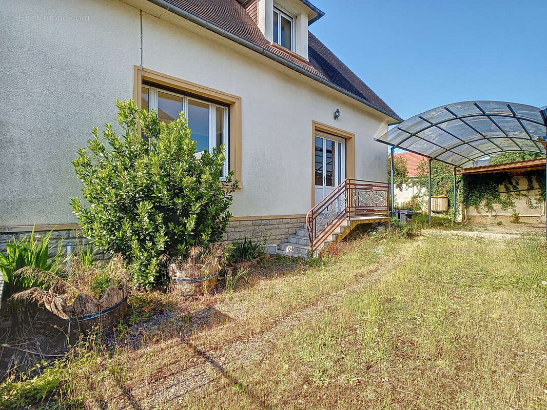 Maison à VILLERS-BOCAGE