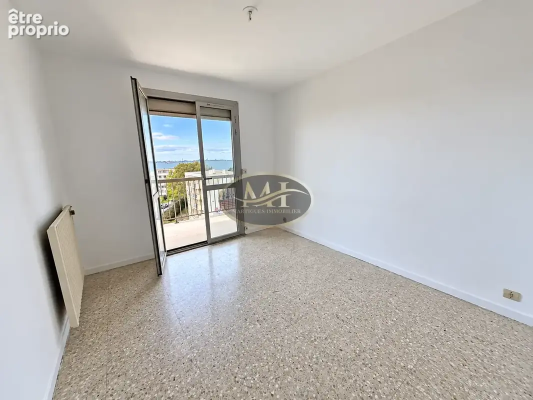 À vendre - Appartement Type 4 transformé en Type 3 - Vue mer et port à Port-de-Bouc - photo 5