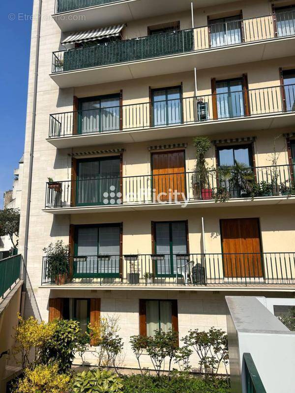 Appartement à PARIS-12E