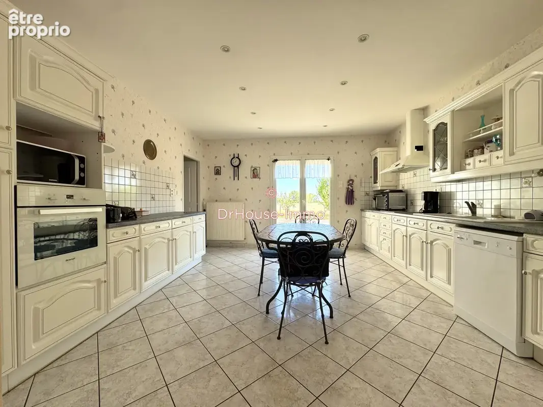 Maison 5 pièces 186 m² à vendre à Neuville-De-Poitou (86170) - photo 25