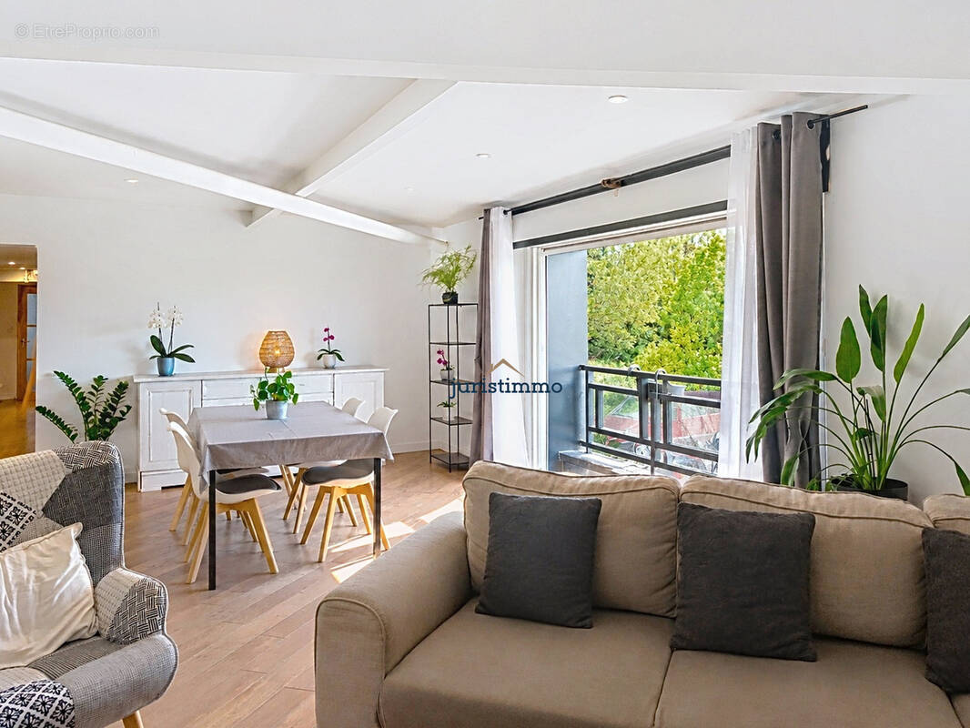 Appartement à CAMARET-SUR-AIGUES