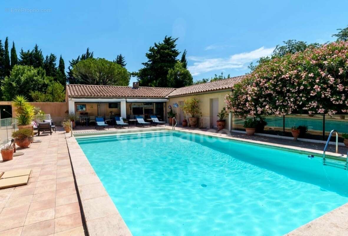 Propriete à vendre 11 pièces FONTVIEILLE (13) - photo 11