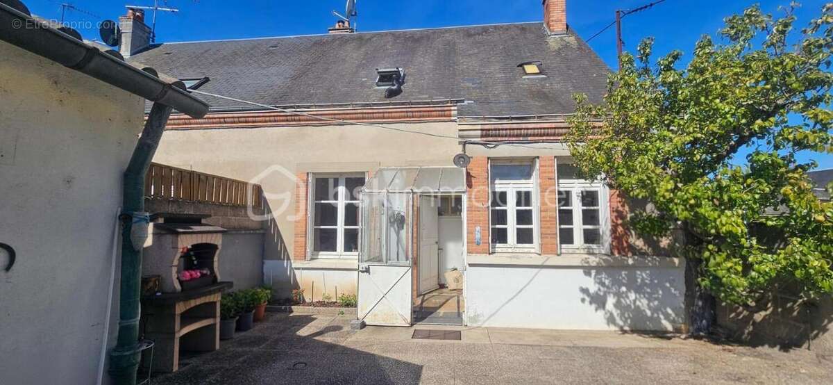 Maison avec garage, terrasse et double accès à deux pas des bords de Loire - photo 3