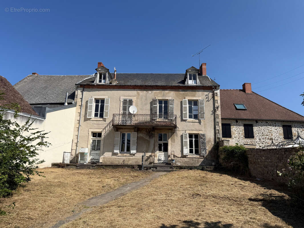 Auv 1227 : Maison de bourg à rénover, jardin, garages et grange - photo 29