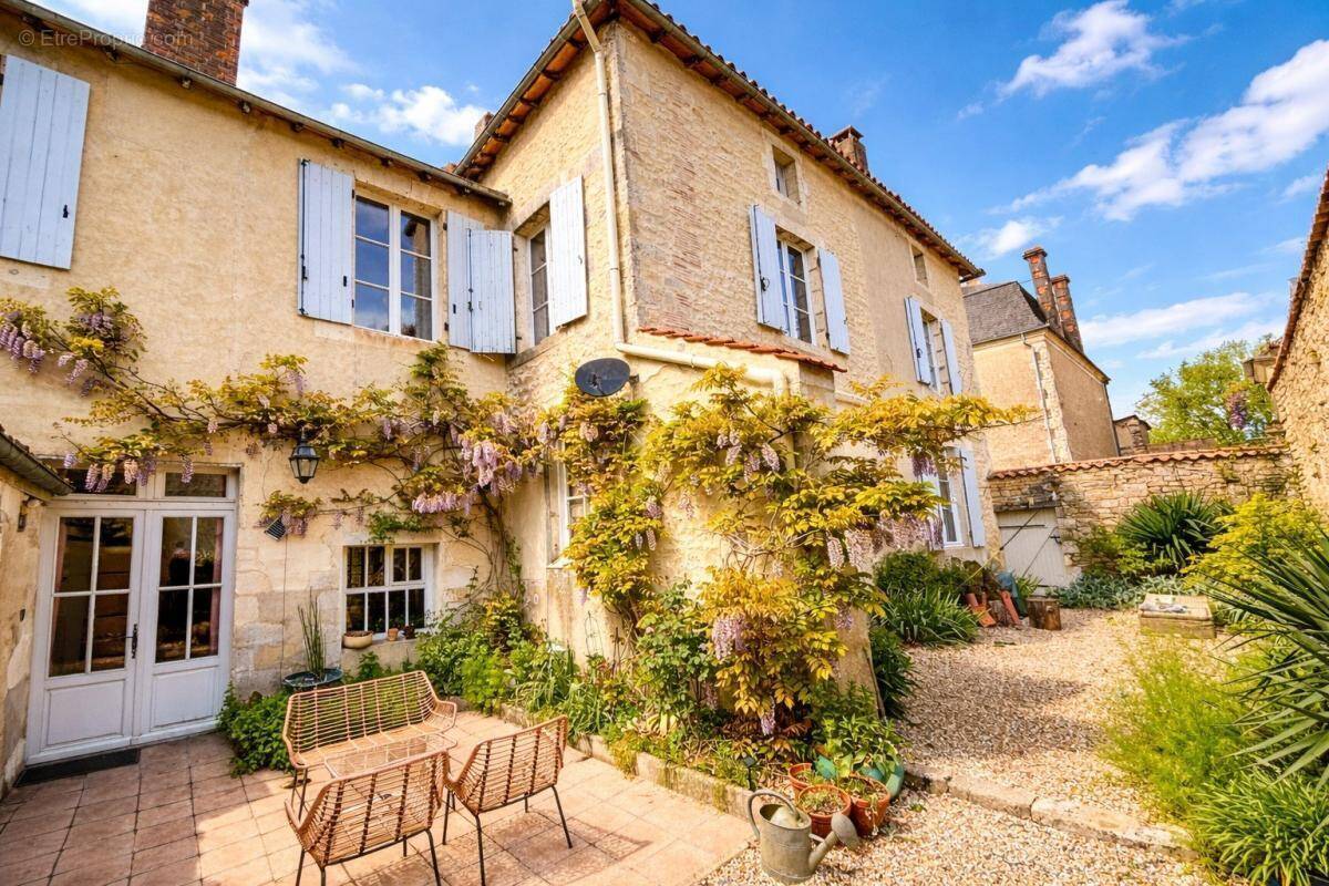 Maison à RUFFEC