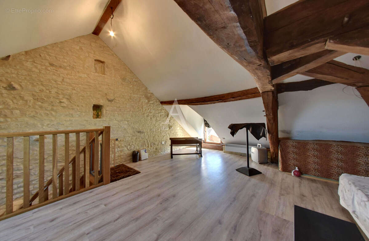 Maison à POILLY-SUR-THOLON