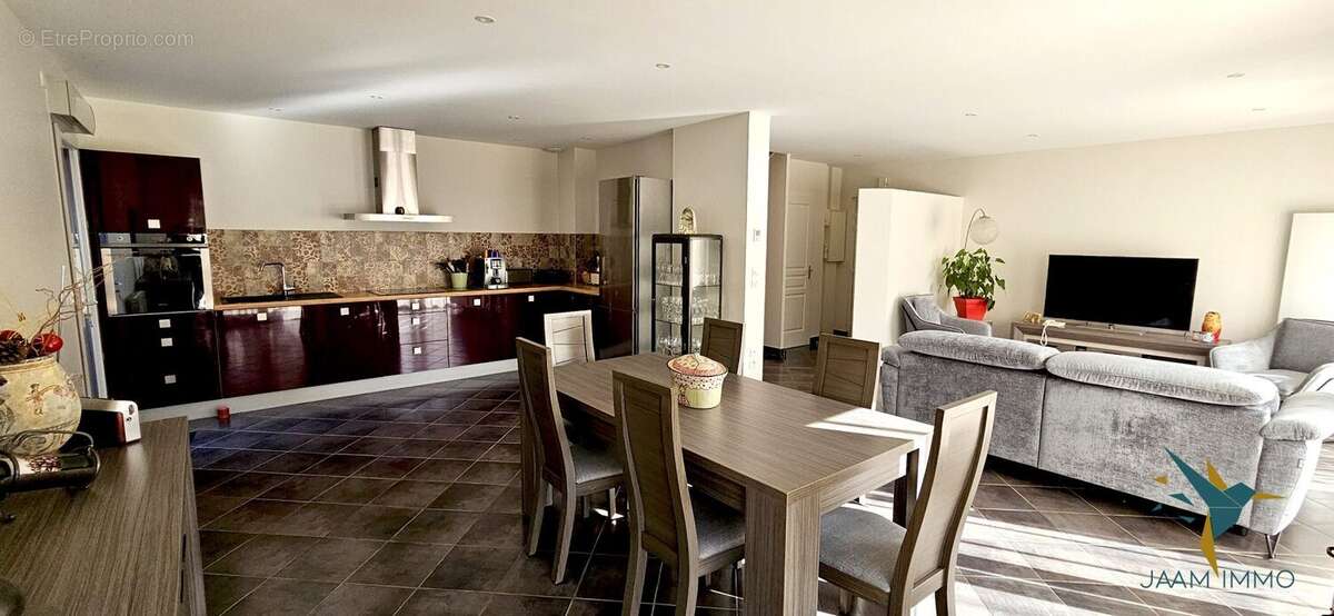 Maison à SAINT-GEORGES-DE-RENEINS