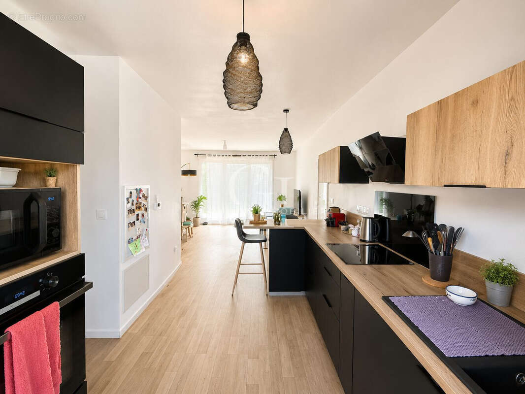 Appartement 66 m² à Avrille  - photo 2