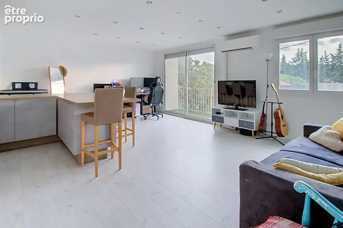 A VENDRE en EXCLUSIVITE Appartement DRAGUIGNAN T3 66,4 m2 - Résidence sécurisée - Balcon - Lumineux - Parking - photo 2