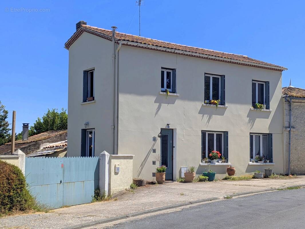 Maison à MORTAGNE-SUR-GIRONDE