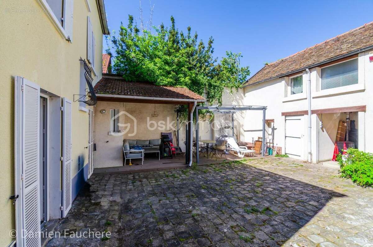 Maison à SAVIGNY-SUR-ORGE
