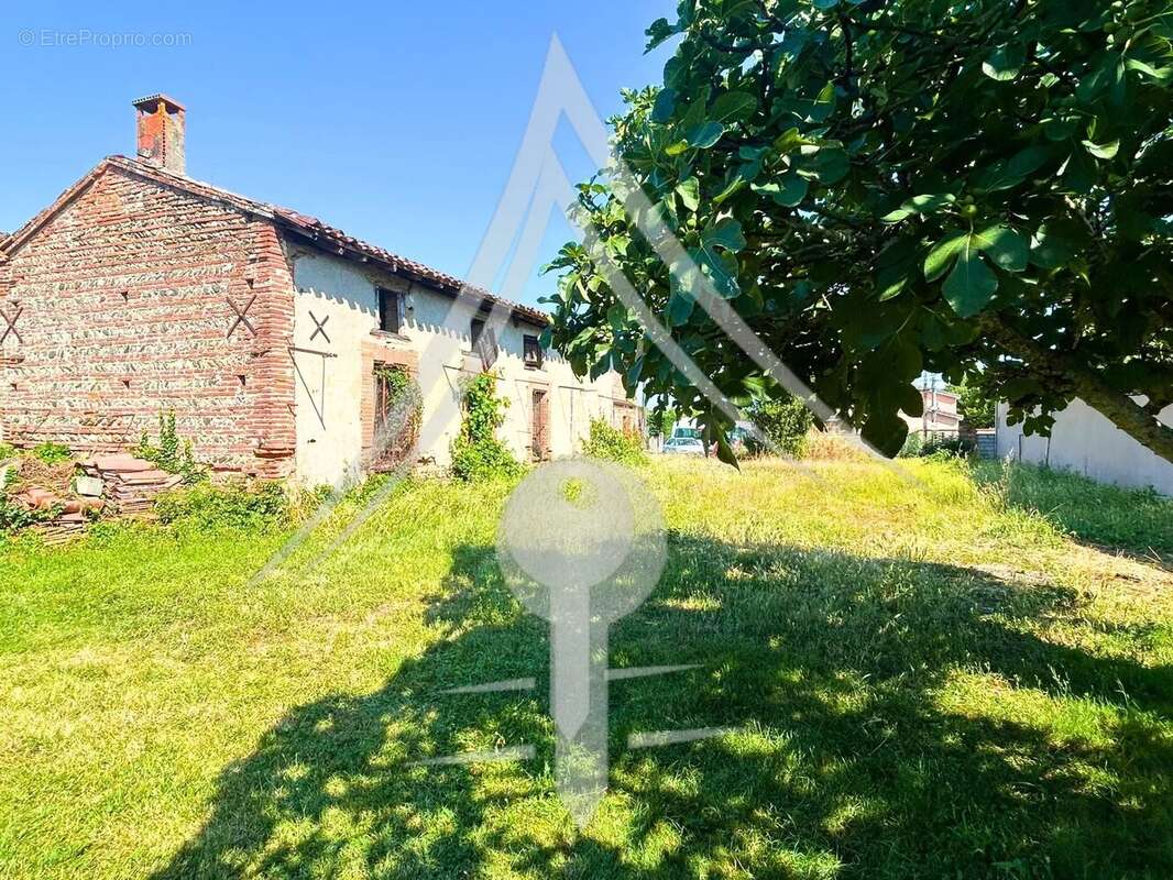 Maison à LAVERNOSE-LACASSE