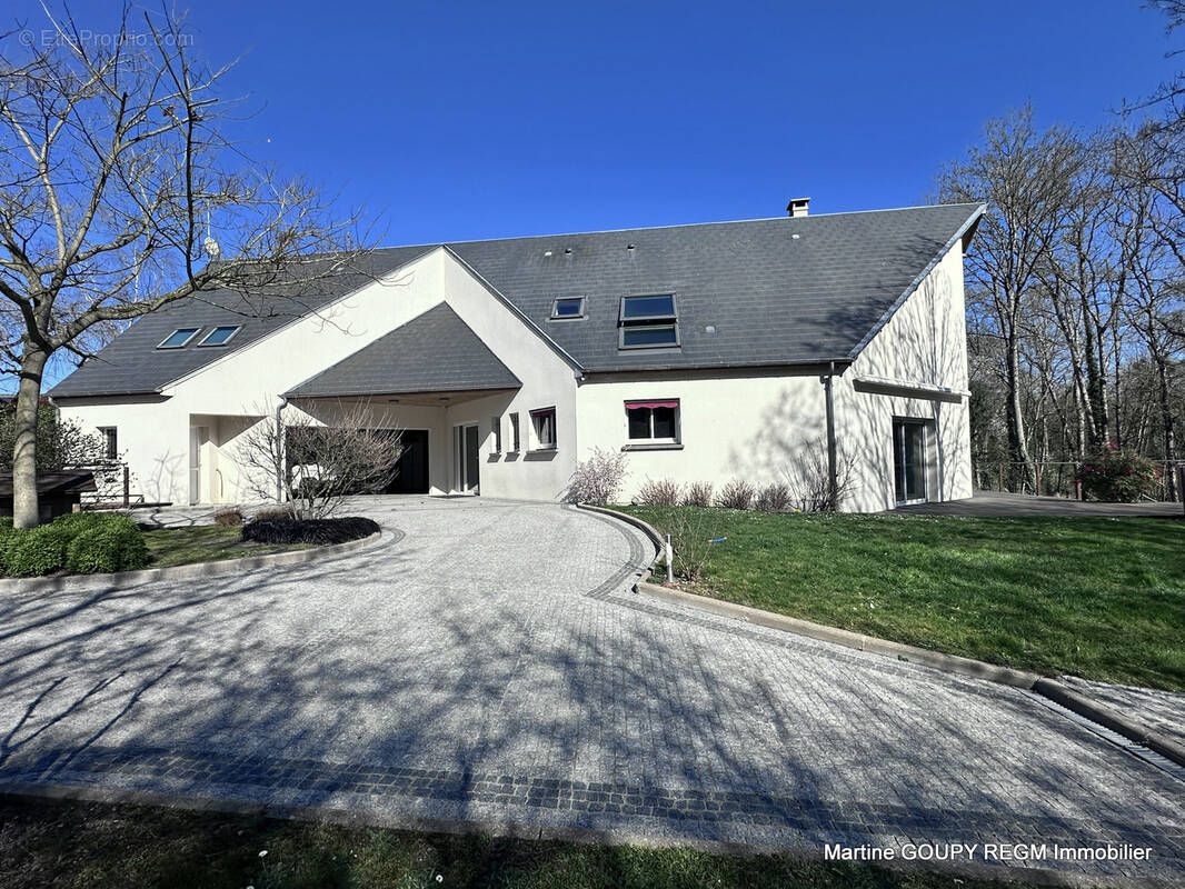 Maison à LA CHAPELLE-SAINT-MESMIN