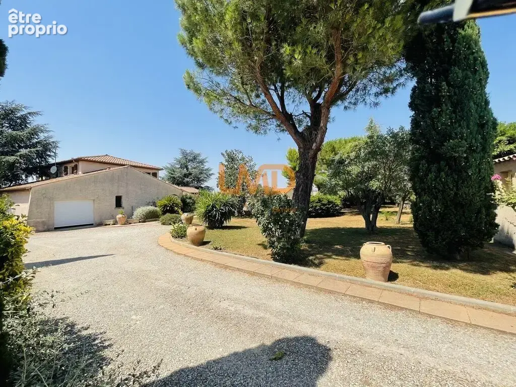 Propriété T5 avec piscine, parc, garages - photo 25