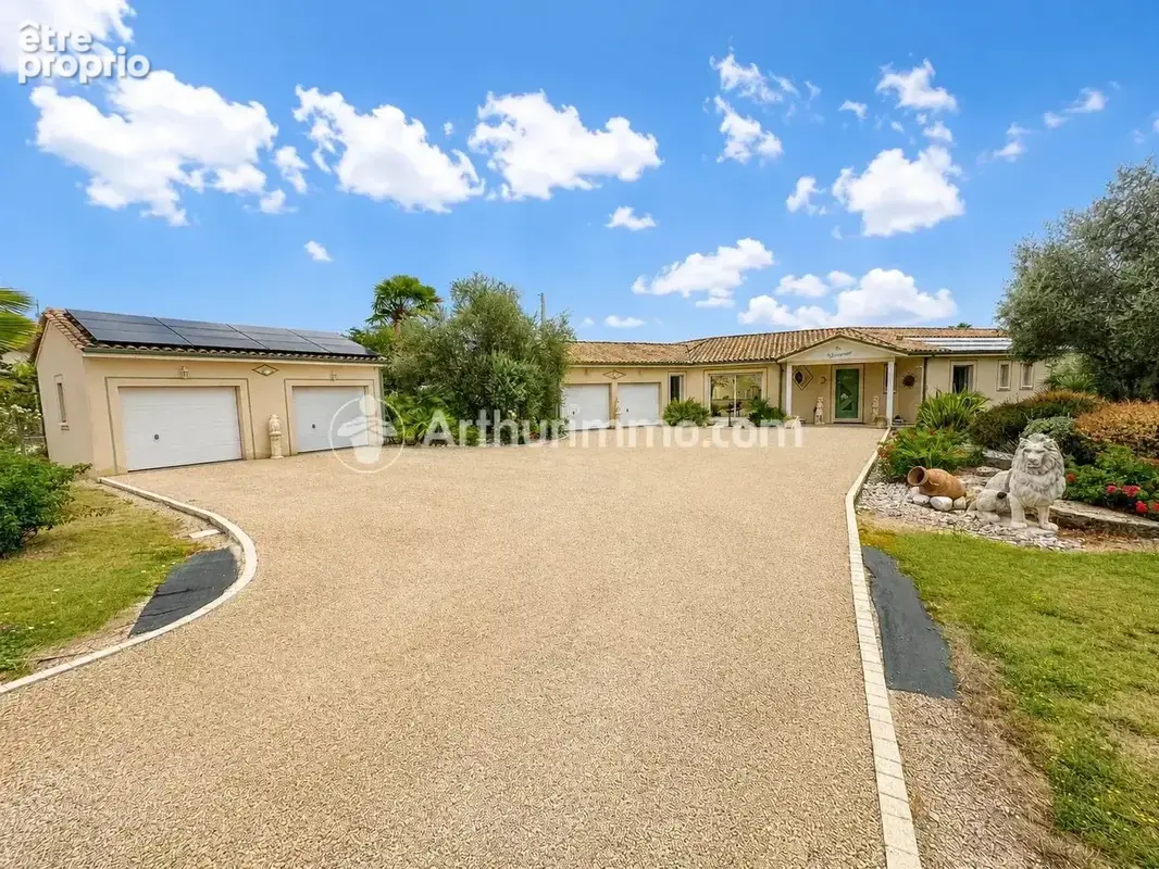 Plain-pied 193 m² – 4 suites – piscine chauffée – terrain 2 800 m² - photo 2