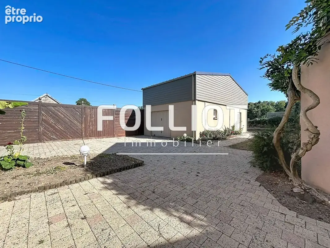 A VENDRE, Maison Saint Laurent De Cuves 153m2 avec grand garage - photo 2
