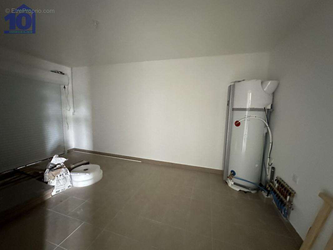 Maison à NISSAN-LEZ-ENSERUNE