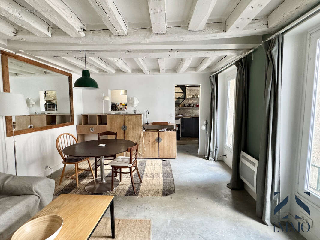 Appartement à PARIS-3E