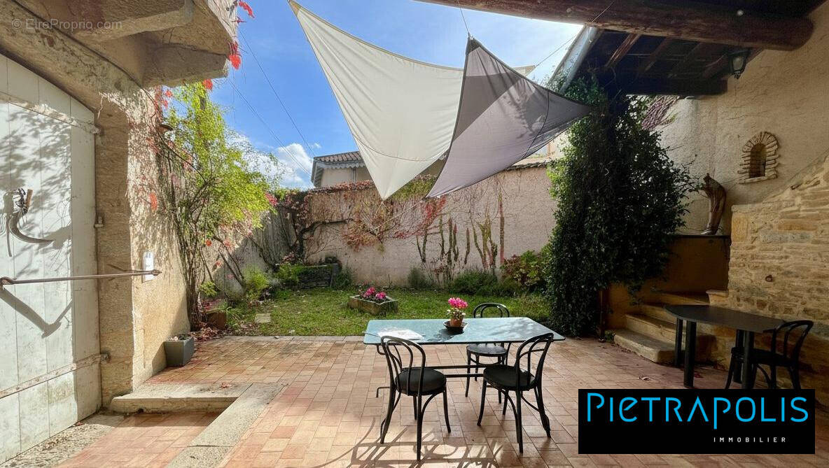 Maison à SAINT-CYR-AU-MONT-D&#039;OR