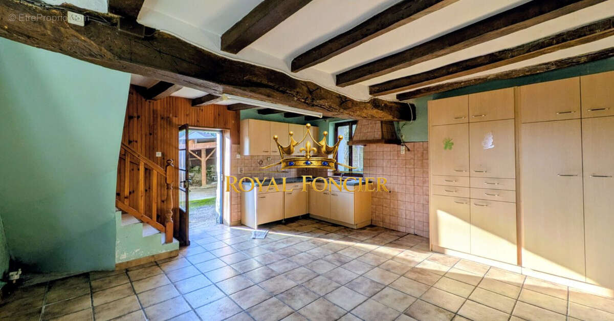 Cuisine  - Maison à DANGE-SAINT-ROMAIN