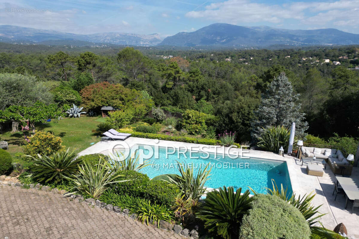 Maison à ROQUEFORT-LES-PINS
