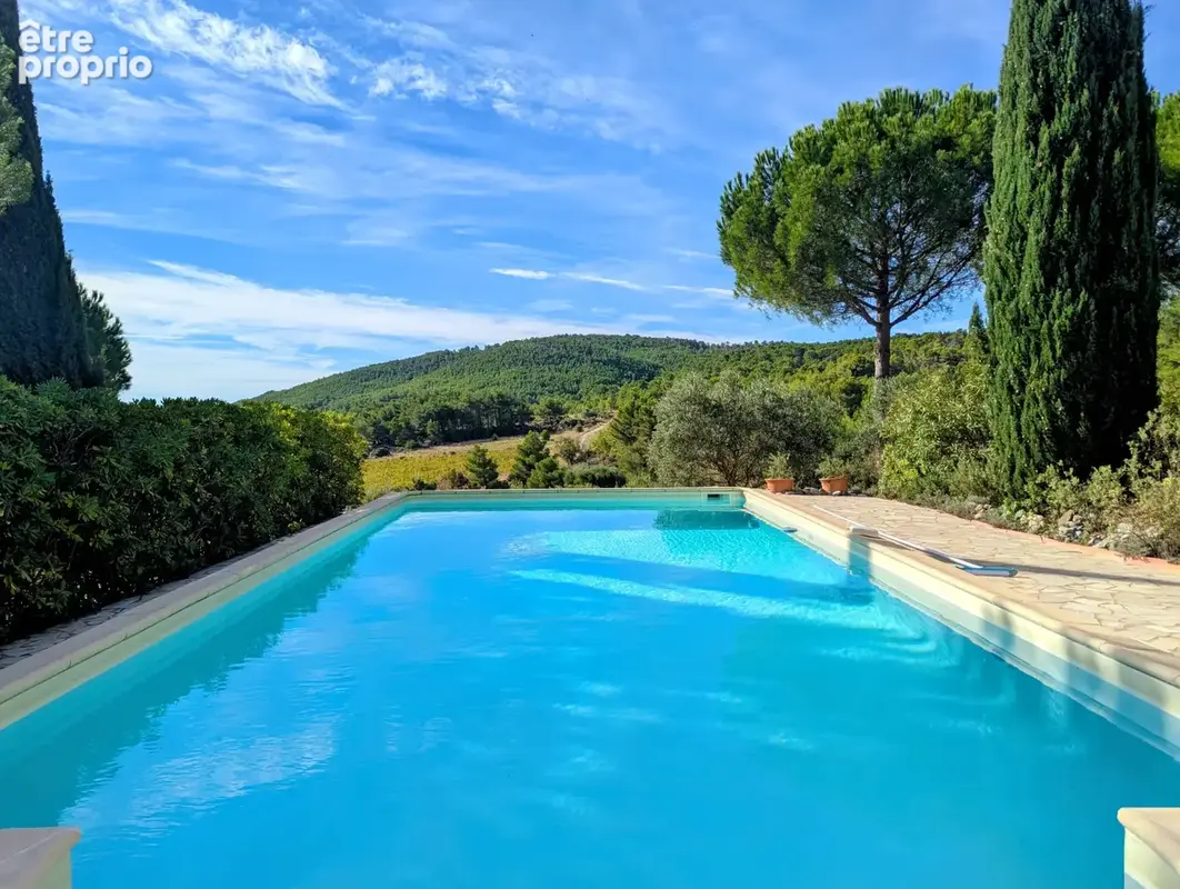 Villa d'architecte avec piscine, magnifiques vues dégagées et grand terrain - photo 18