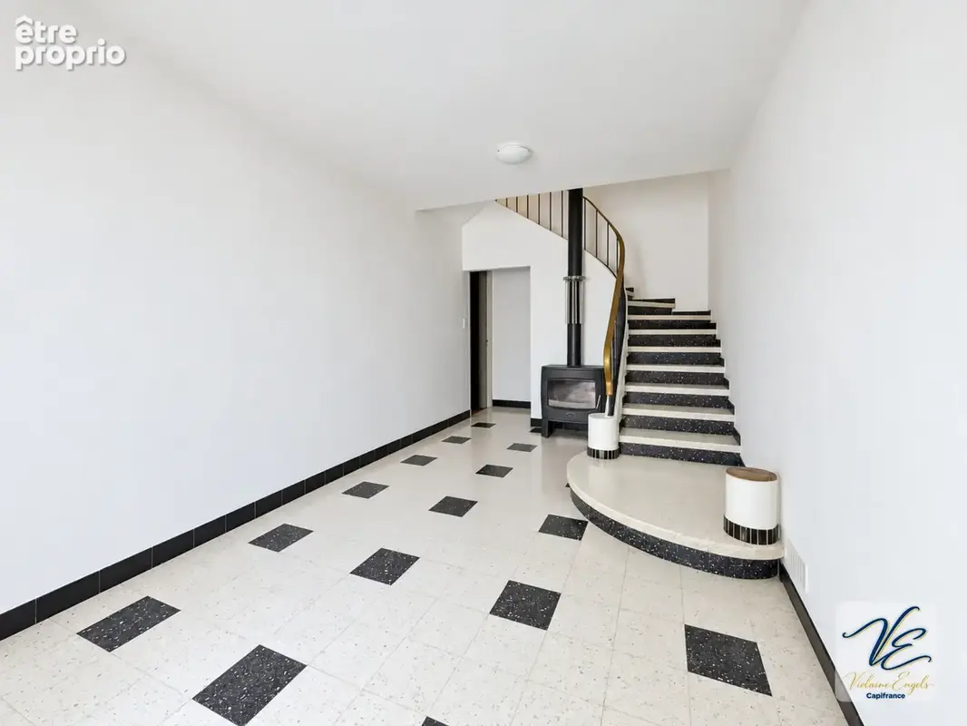 Maison rénovée à Siran – 3 chambres, terrasse, cour et grand garage de 60 m² - photo 15
