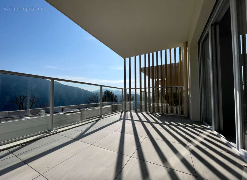 Appartement à GILETTE