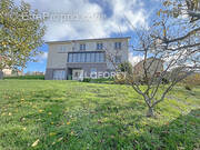 Maison à LE CHAMBON-FEUGEROLLES