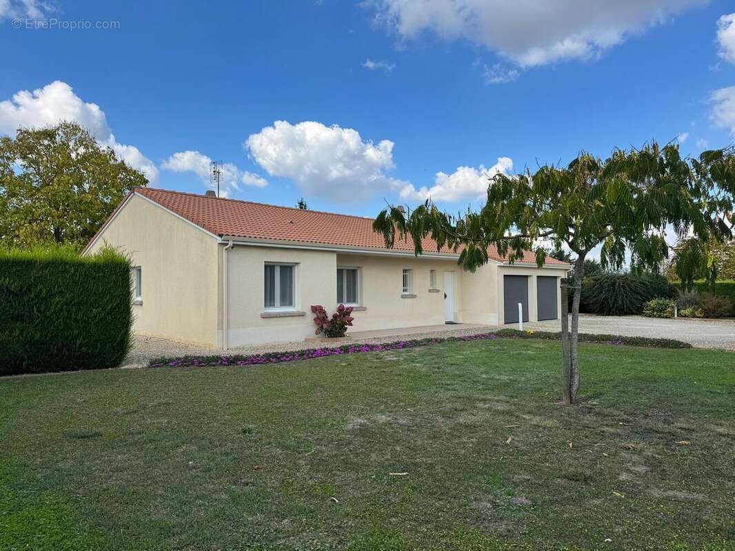   - Maison à SAINT-JACQUES-DE-THOUARS