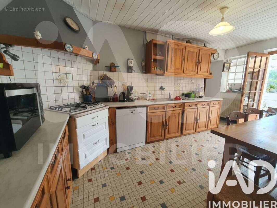 Maison 97 m² à Saint-Laurent-De-Ceris  - photo 4
