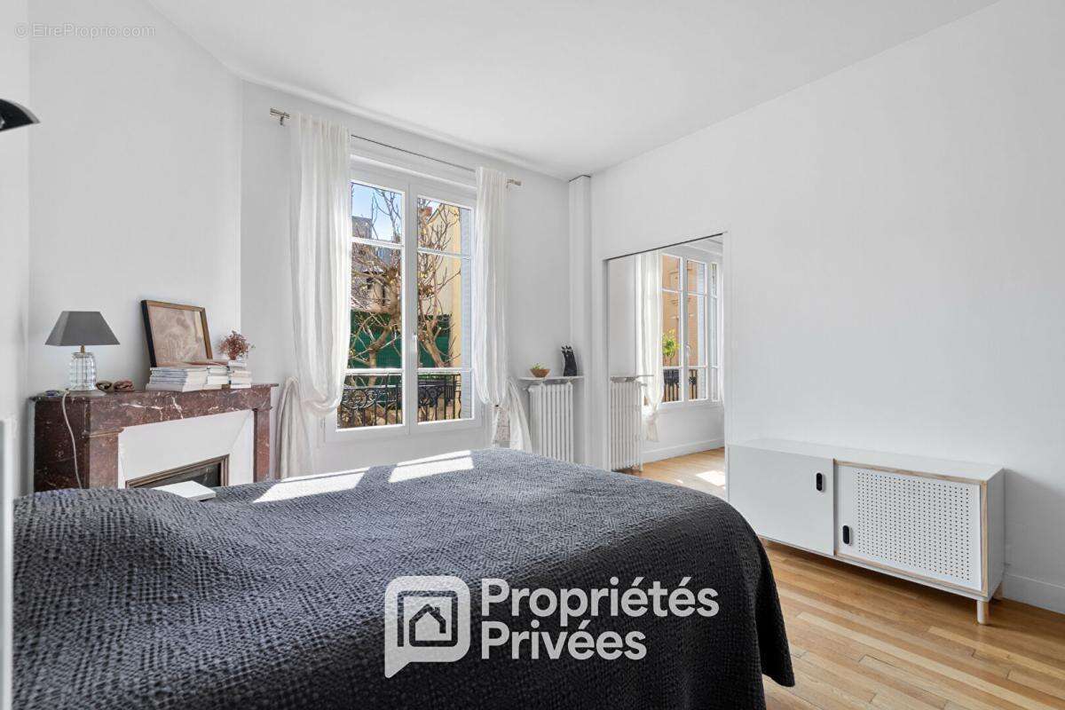 Appartement à COURBEVOIE