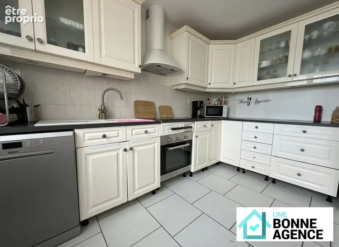Maison 125 m² à Saint-Jean-De-La-Ruelle  - photo 3