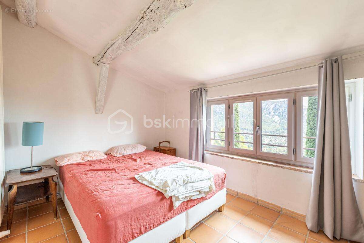 Maison à LE REVEST-LES-EAUX